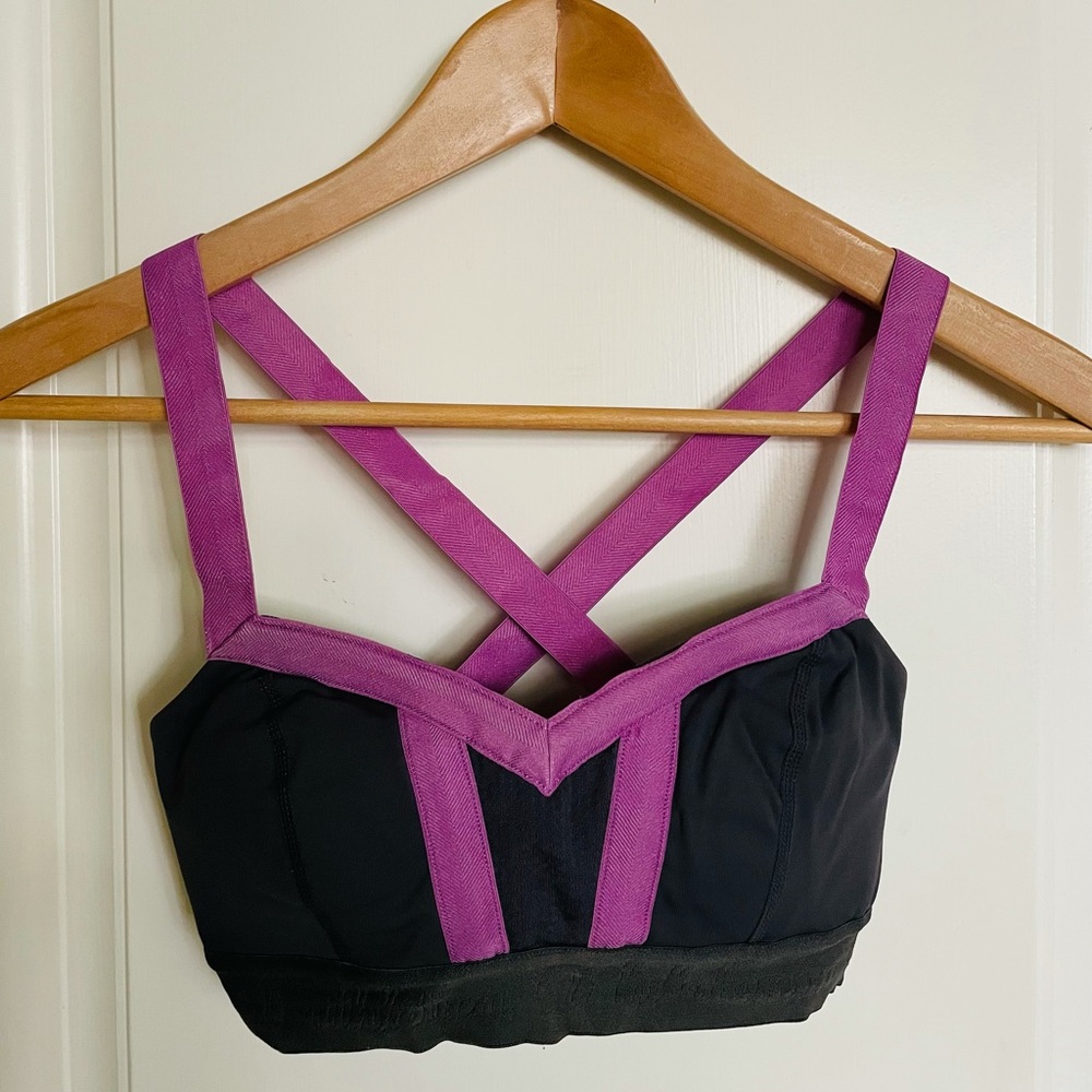 Lululemon Sports Bra (pad insert included)